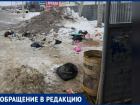 Остановку превратили в помойку: в Волжском рассказали о беде из-за переноса мусорных баков