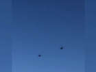Вертолеты низко кружат над Волжским: видео 
