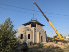 Под Волжским установили крышу на храме Зеленого