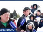«Детей забрали, а теперь вы мстите?»: вся улица встала стеной за владельцев автосервиса, на которых пожаловалась жительница Волжского