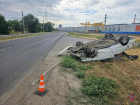 В Волжском 21-летний водитель перевернул авто, бросил пассажиров и пытался скрыться