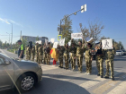 Волжский встал поперек дороги на защиту школьников