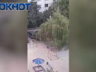 «Два раза чуть не изнасиловали»: в Волжском не могут восстановить освещение во дворе более полугода