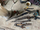 В Волгограде мужчина хранил на даче боеприпасы и оружие: видео