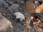 Останки изъяли и отправили на экспертизу: видеорепортаж с места находки черепов в центре Волжского