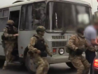Волгоградские силовики пресекли схему с подкупом: задержание попало на видео