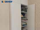 Женщину убило шкафом в собственной квартире в Волжском