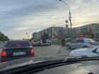 Тройное ДТП на перекрестке в Волжском перекрыло движение по 2 полосам