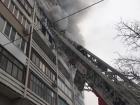 В Волжском загорелся балкон в 9 микрорайоне на площади Труда