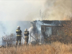 Попариться не удалось: в Быковском районе сгорела баня