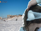 Ребенок разбил голову на ледовой горке в Волжском: ФОТО