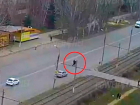 Пробежка через дорогу в Волжском закончилась для пенсионера больницей