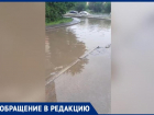 «После дождя приходится обходить это море»: волжанка об огромной луже