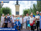 Планы на памятник Медведеву и одежда в стиле 50-х: в Волжском прошел митинг на 70-летие города