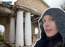 Звезда Stand‑up Виктория Складчикова посетила заброшенное кладбище с уникальным мортуарием в Волжском