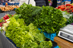 Зимние витамины на тарелке: какие фрукты и овощи спасут от авитаминоза и как их выбирать