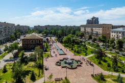 В День России в Волгограде открыли обновленный сквер Симбирцева и перенесли памятник Невскому