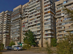 Жильцов многоэтажки периодически донимает домовой, - волжанка