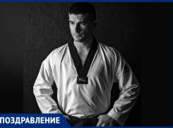 Артёма Плотникова с днем рождения поздравляют воспитанники и их родители