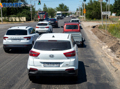 Штрафы за телефон за рулем не страшны большинству жителей Волжского