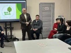 Глава Волжского Игорь Воронин провел встречу с молодежными экоактивистами