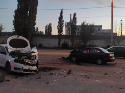 Учебная машина устроила аварию с пострадавшими у ДОСААФ в Волжском