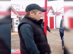 Пьяный водитель устроил ДТП, справил нужду и разозлил волжан