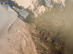 Водители большегрузов устроили свалку в Волжском во время таможни