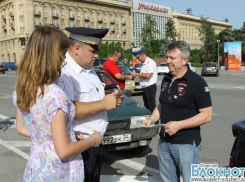 Волгоградские автоинспектора пообщались с автолюбителями