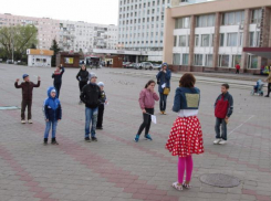 Дождь и ураганный ветер помешали открытию сезона в парке «Волжский»