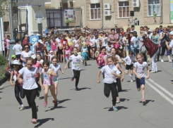 В Волжском в благотворительном забеге участвовали даже чиновники