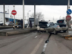 Все, что известно о лобовом столкновении на посту ДПС в Волжском