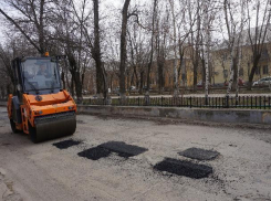 Волжане обсуждают апрельский ямочный ремонт
