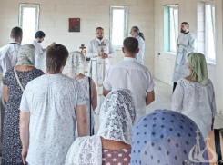 В Волжском, в память о жертвах бомбардировки Сталинграда, прошли заупокойные богослужения