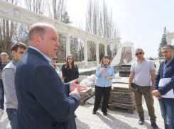 В Волжском демонтируют мемориал первостроителям