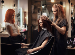 Более 30 000 рублей волгоградский салон красоты заплатил за испорченные волосы и клевету в сети по решению суда