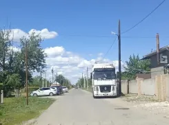 Жители Волжского просят проверить работу цеха рядом с жилыми домами