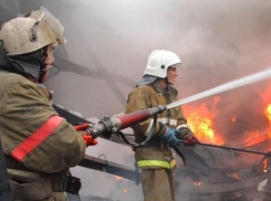 Курильщик поджег хозпостройку на дачном участке в Волжском