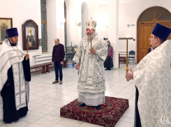 В Волжском в преддверии Рождества епископ Иоанн совершил часы Навечерия