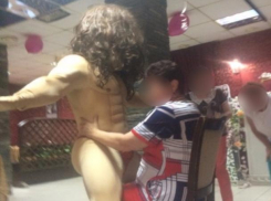 Артур Пирожков согрел своим «пирожком» бальзаковских женщин в Волжском