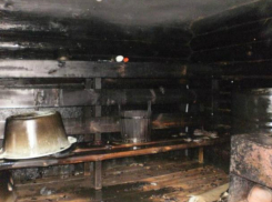 В Среднеахтубинском районе в полночь заполыхала баня