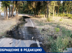 «Уже не велодорожка, а параша»: канализация затопила улицу в Волжском