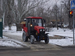 Всего пять машин спецтехники вывели на дороги Волжского