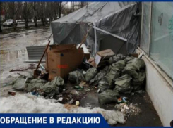 Волжский завален мусором: местные жалуются на магазин и грязь возле него