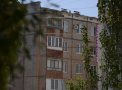 Управляющую компанию оштрафовали на 125 тысяч за ржавый трубопровод и разбитые ступеньки в Волжском