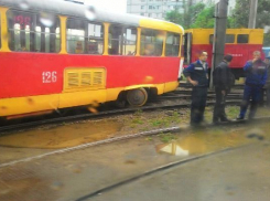 В Волжском с рельсов сошел трамвай