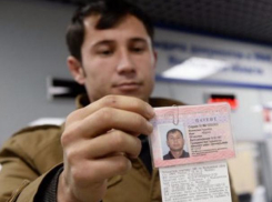 Бизнес-леди из Волжского продавала липовые документы мигрантам