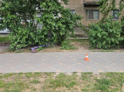 В Волжском задержали подростка, сбившего пешехода на электросамокате