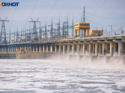 Сброс воды на Волжской ГЭС увеличили после снятия с мели теплохода