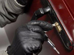38-летняя волжанка вынесла из квартиры пенсионерки 2 телевизора